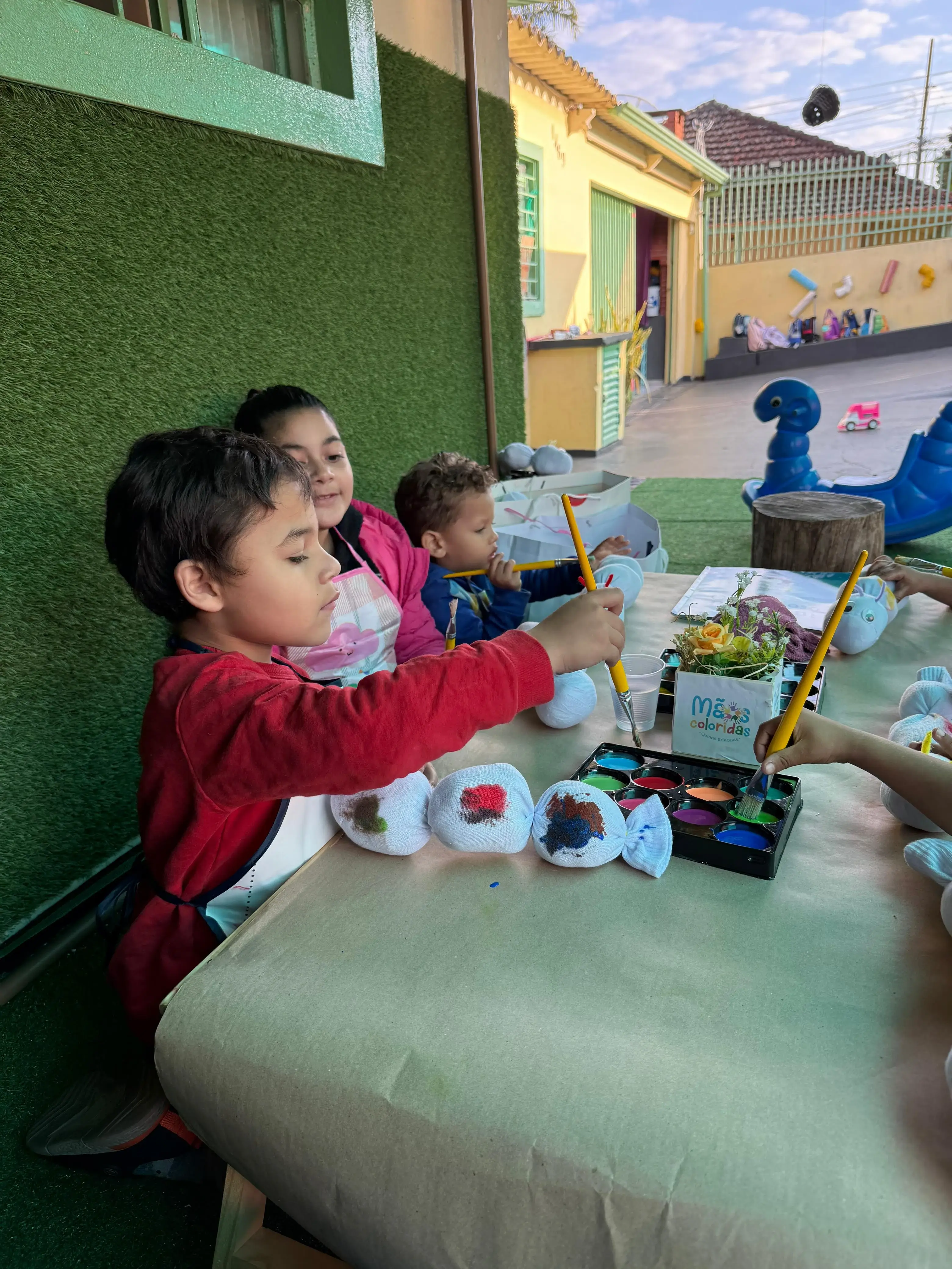 Sobre Mãos Coloridas